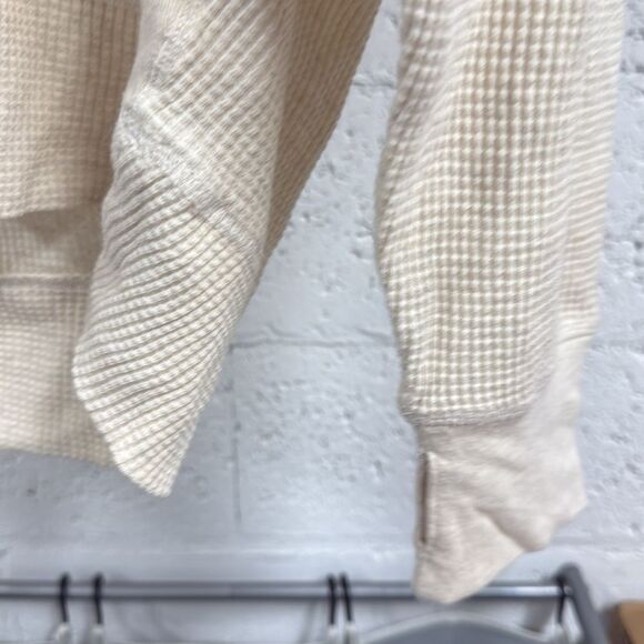 Cream Waffle Knit Sweater AERIE Size Medium - NWT - Long Sleeve Tee - Picture 2 of 4